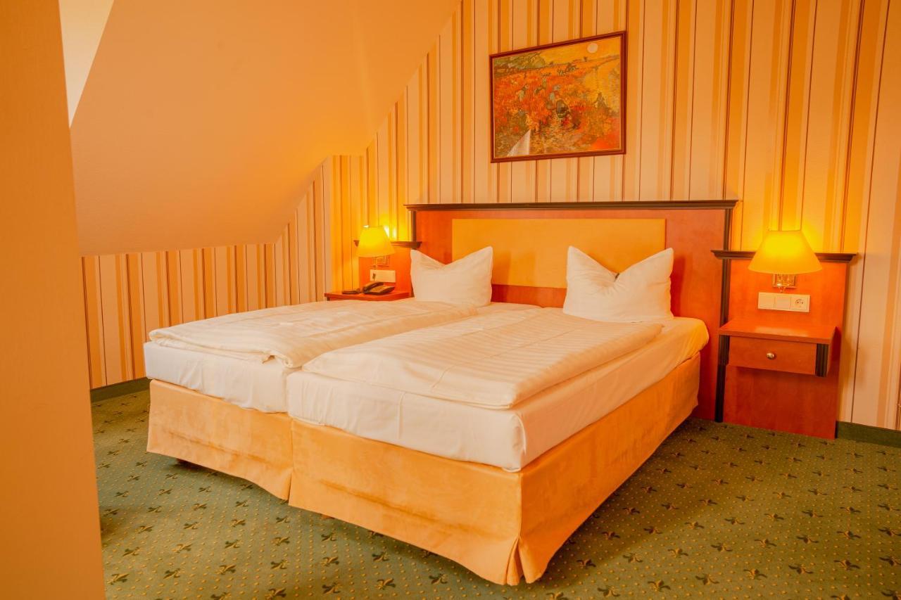 Alte Landratsvilla Hotel Bender Westerburg  Exterior foto